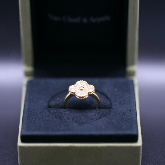 Van Cleef & Arpeel Gold Diamonds Ring - Picture 4 of 10